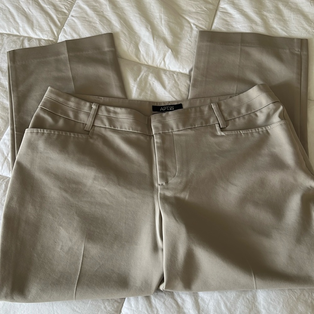 Apt 9 Curvy Fit Ankle Length Khaki Pants size 10